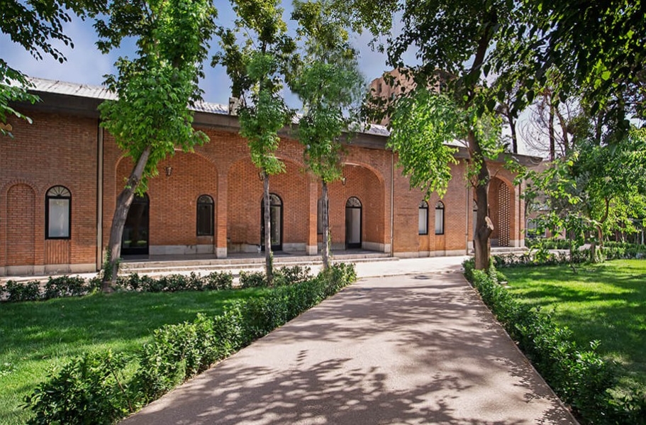 Honar Office / Renovation & Interior Design