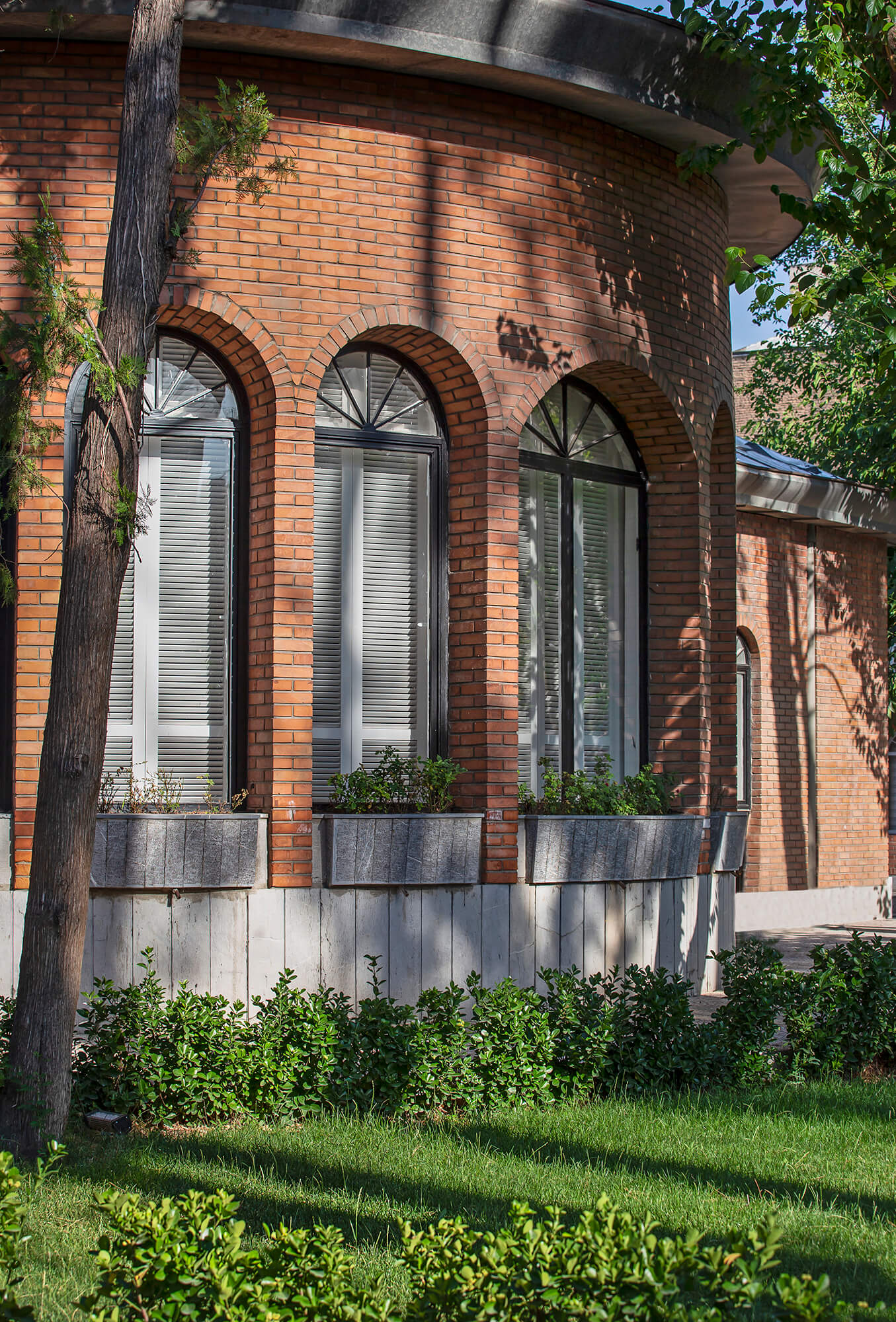 Honar Office / Renovation & Interior Design